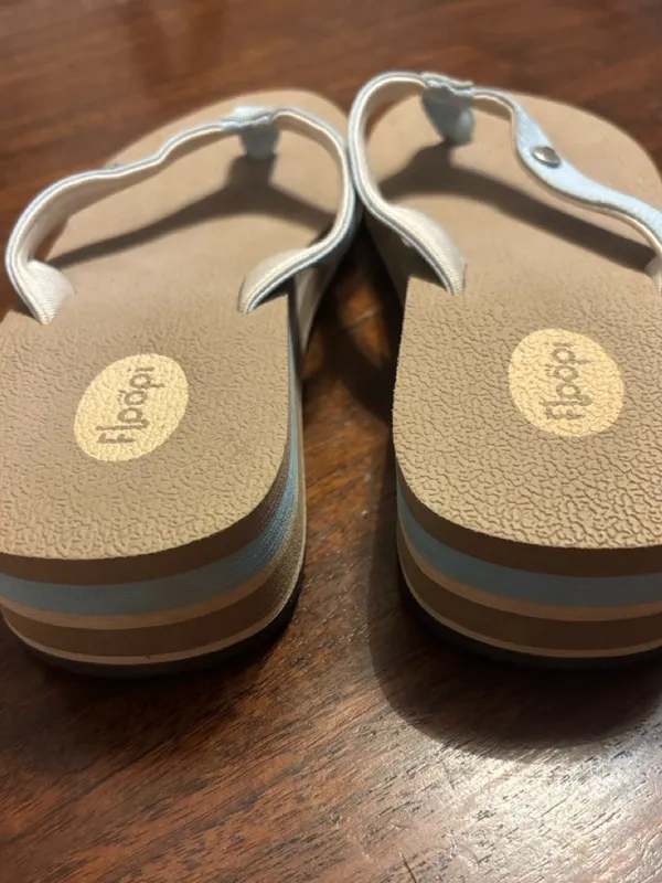 Floopi Women's Light Blue Thong Sandals Size 8 - Image 6