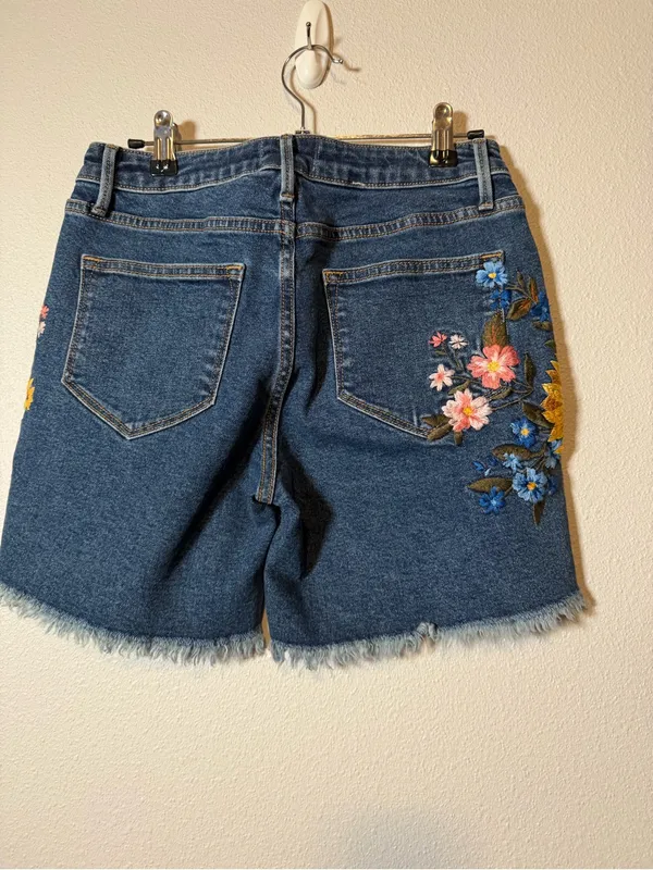 Driftwood size 24 NWT embroidered floral denim jean shorts $118 - Image 3