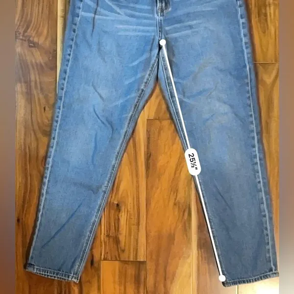 American Eagle Outfitters Mom Jeans - Image 8