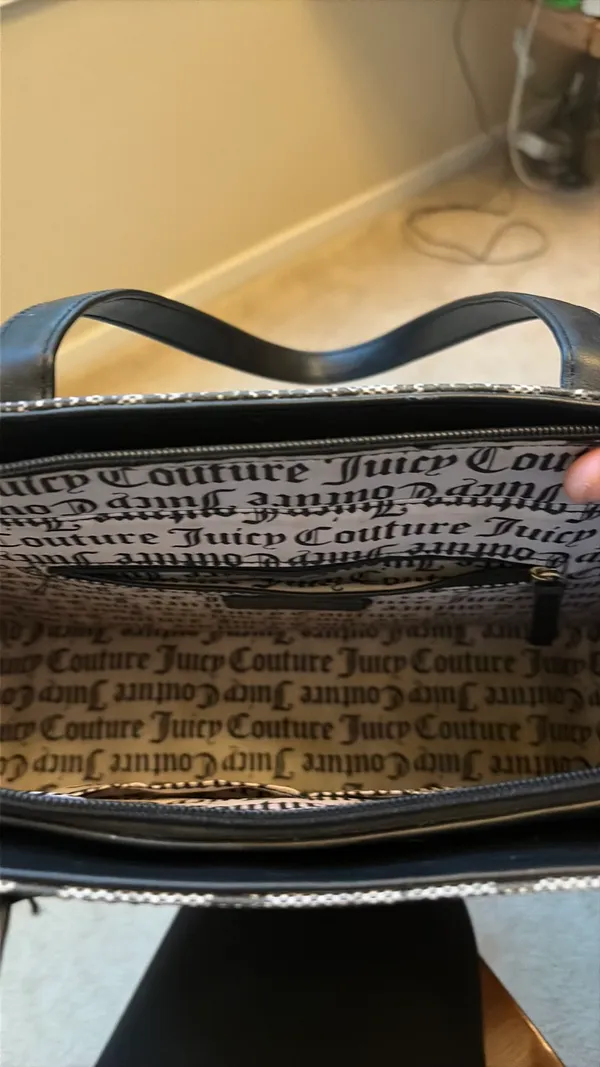 Juicy Couture Black and Grey Logo Tote - Image 7