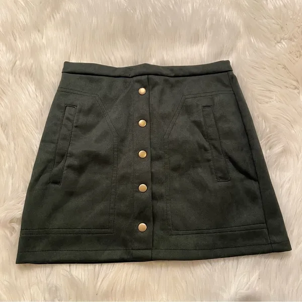Naggoo Women's Size‎ Medium High Waist Mini Skirt Army Green Faux Suede Button - Image 4