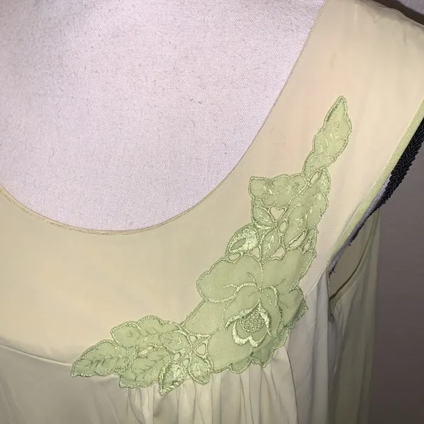 Vintage 70s Lorraine Nylon Nightgown Yellow Floral Medium Made USA - Image 3