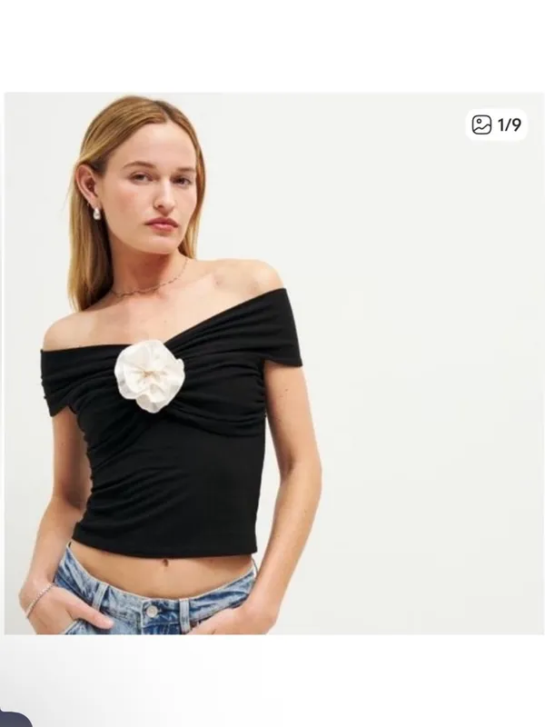 Reformation Emerald Knit Top in Black with Ivory Rosette Size S - Image 2