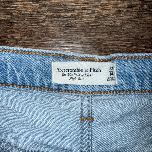 Abercrombie & Fitch The 90’s Relaxed Jean High Rise Jean Shorts Size 32/14/XL - Image 4