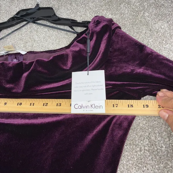 Calvin‎ Klein 12 Burgundy Velvet Off Shoulder Sheath Dress Whimsigoth Evening - Image 4