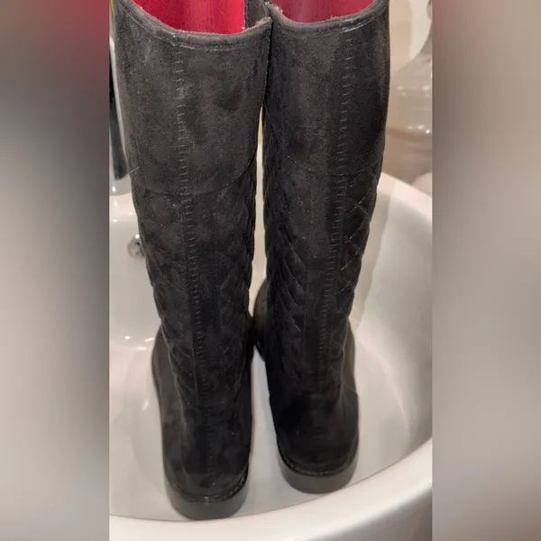 Tommy Hilfiger Babette Black Quilted Tall Knee-High Riding / Rain Boots – Size 8 - Image 4