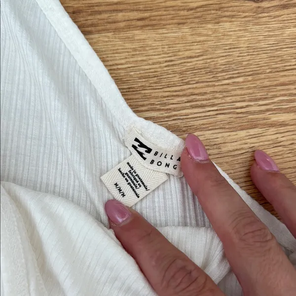 Billabong white / Cream ribbed cris-cross crop tank with Ruffled Sleeves medium - Image 3
