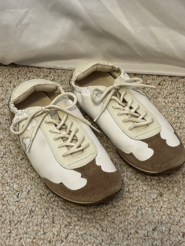 Tory Burch Leather Tory Logo Sneakers Low Tops White Ivory Cerbiatto size 10.5 - Image 2