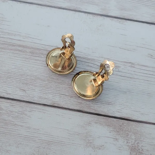 Vintage Clip On Earrings Pink & Gold Tone - Condition Issues - Image 6