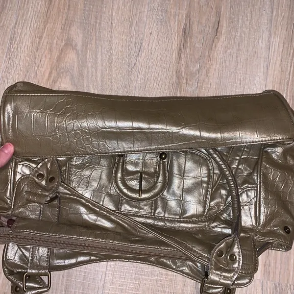 Gold Pewter metallic faux leather buckle handbag - Image 9