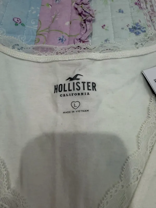 Hollister Must-Have Baby Tee - Image 3