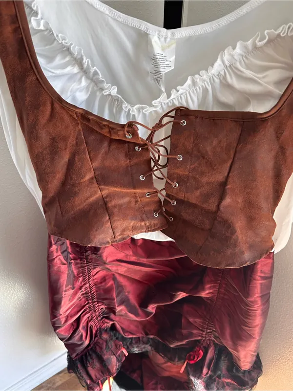Large costume dress - Image 2
