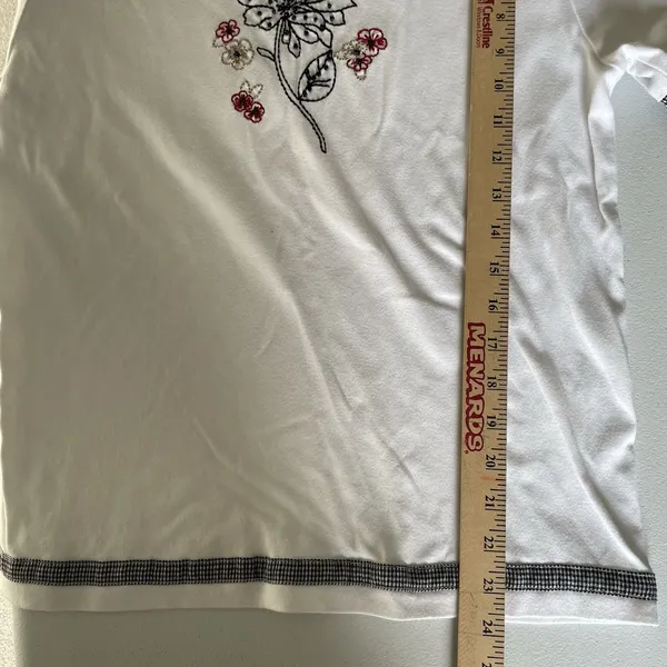 T & Company Vintage Embroidered T-Shirt Top Floral Print 100% Cotton Size Medium - Image 11