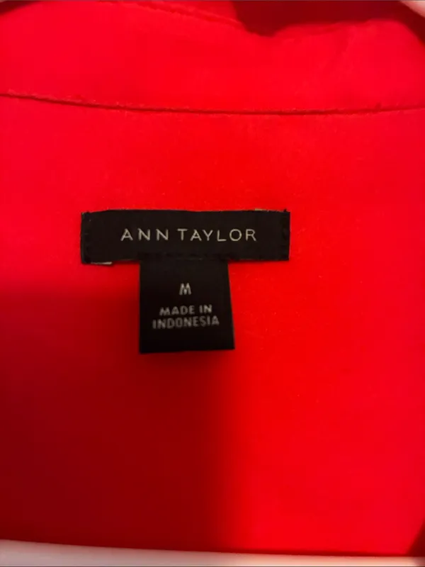 Ann Taylor Salmon Red Button-Down Blouse size Medium practically new . - Image 2