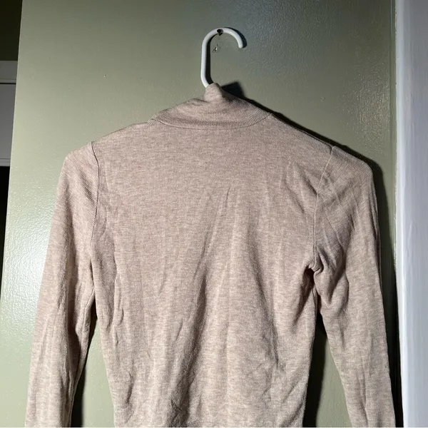 Wilfred Aritzia Women's Size Small Mock Neck‎ Crop Top Beige Ribbed Long Sleeve - Image 5