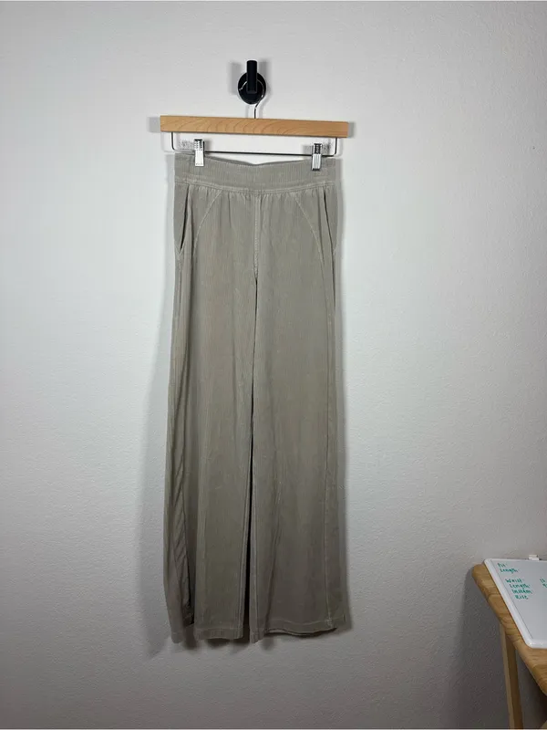 Lululemon Scuba Mid-Rise Wide-Leg Pant Velvet Cord Riverstone Size 2 - Image 6