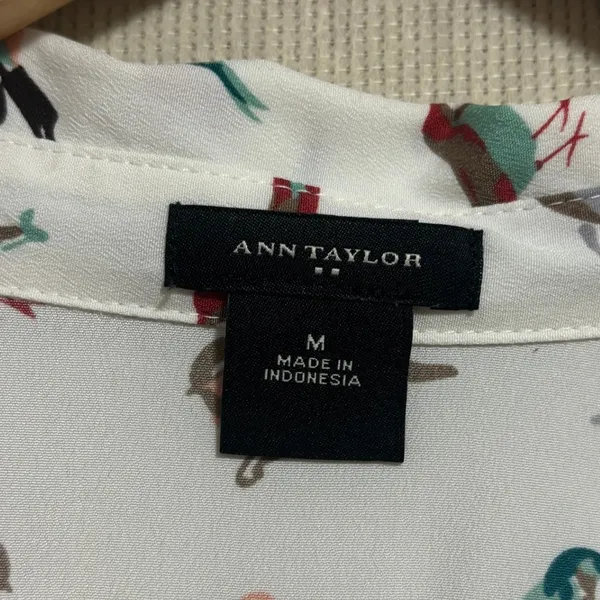 Ann Taylor Blouse White Bird Print Casual Work Whimsical Nature Lightweight M - Image 5