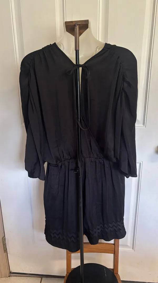 Large Entro Black short sleeve tie back chevron design hem Pleated romper. - Image 2