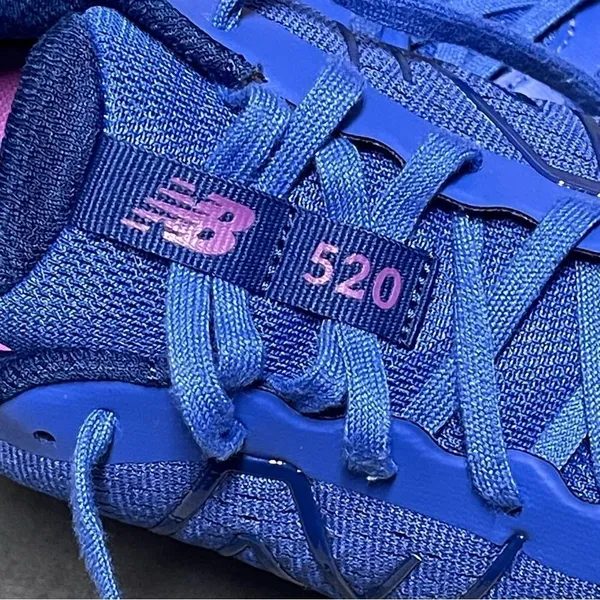 New Balance 520v8 Women's Blue Sneakers Size 9.5B - Image 4