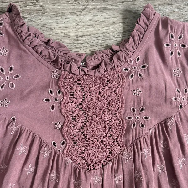 Torrid Dusty Rose Embroidered Blouse Boho Top with Ruffle Sleeves - Image 5
