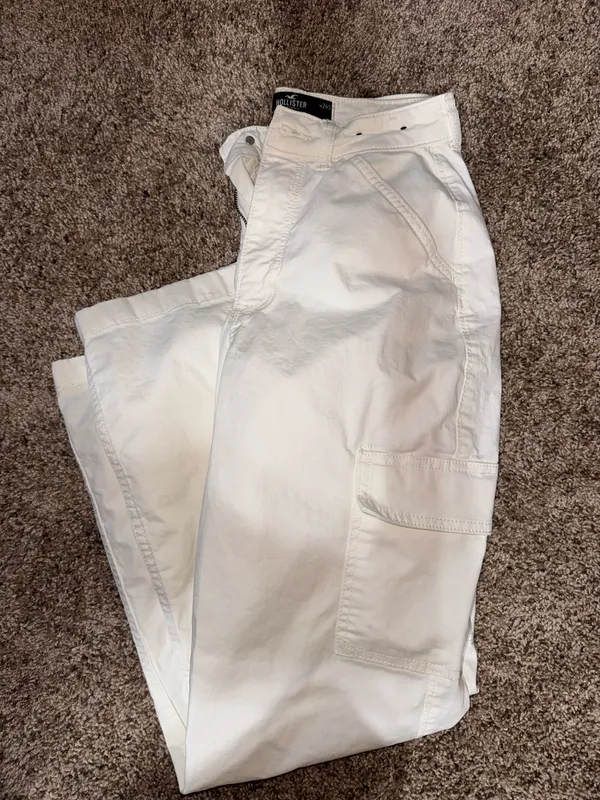 Hollister White Cargo Pants Women’s - Image 4