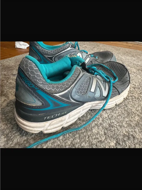 New Balance Women’s Gray and Teal Athletic Sneakers - Image 4