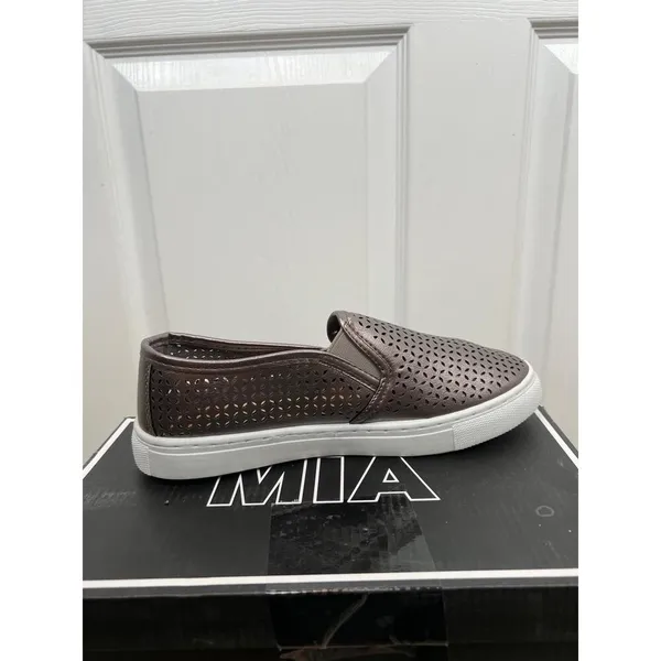 MIA Edith Slip-On Sneakers Size 8M Pewter Perforated Low Platform Shoes - Image 6