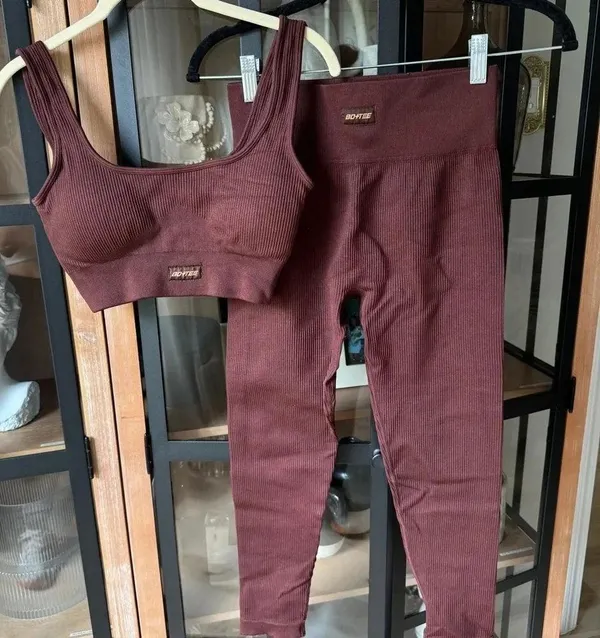 Oh Polly Bo + Tee workout set No Sweat Ribbed Scoop Neck Sports Bra Dark Brown leggings - Image 2