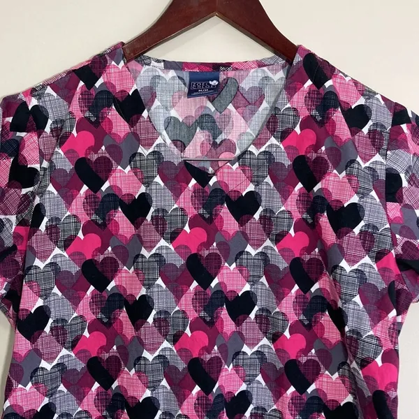 Zoe & Chloe Women’s Scrub Top Size Medium - Image 2