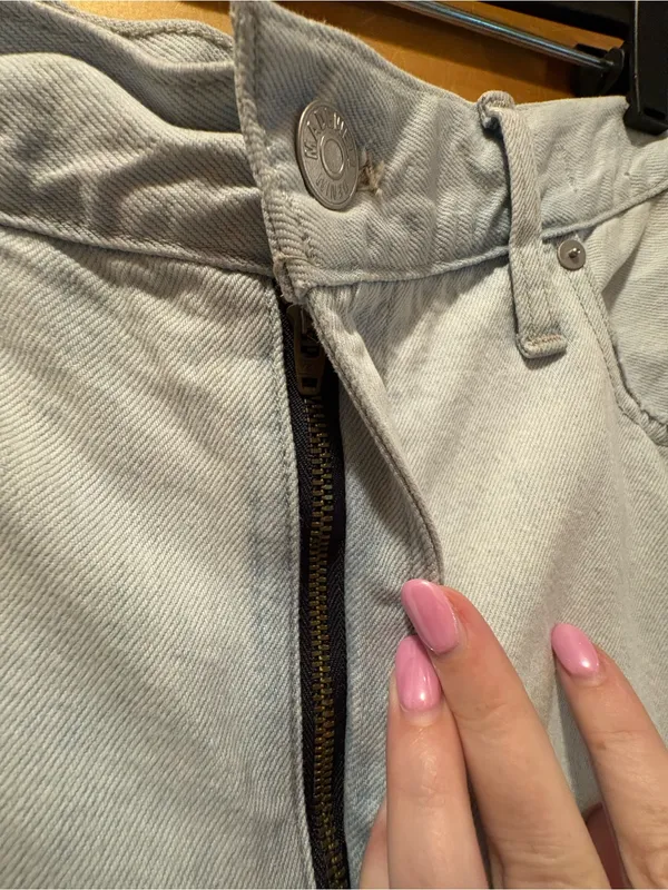 Madewell Light Blue Distressed Boyfriend Jeans size 32 - Image 2