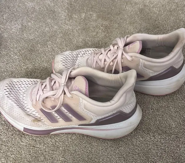 Adidas Women’s Bounce Sneakers - Image 3