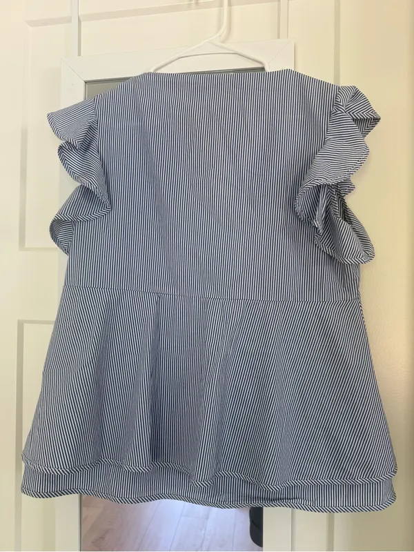 Vineyard Vines Blue and White Striped Ruffle Sleeve Top Size M - Image 3