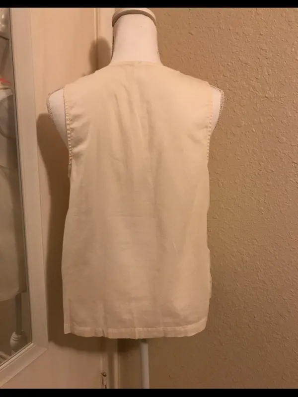 NWT Sleeveless Embroidered Split - Image 3