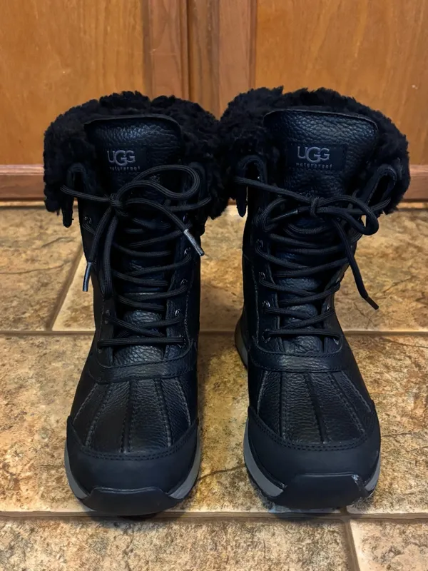 UGG women’s Adirondack III Boots sz 7 - Image 2