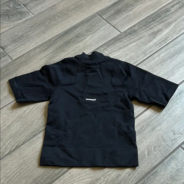 Black Short Sleeve Tee Casual Top Size XS - Image 5