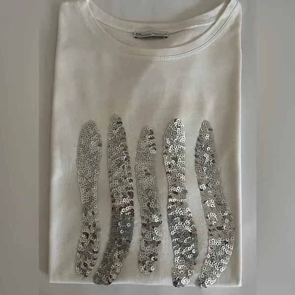 Zara White Tee with Silver Sequin Waves Size M - Image 3