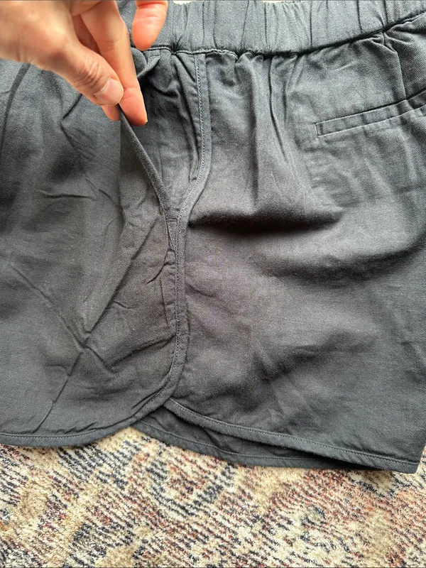 Madewell Pull On Shorts in almost black - Image 6