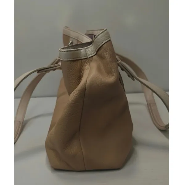 Vintage cream and white Coach shoulder bag #19044 - Image 4