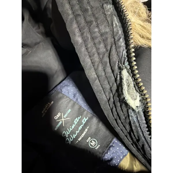 Gap women's ‎ Black Puffer Jacket Faux Fur Trim Hood Heavyweight Coat - Image 3