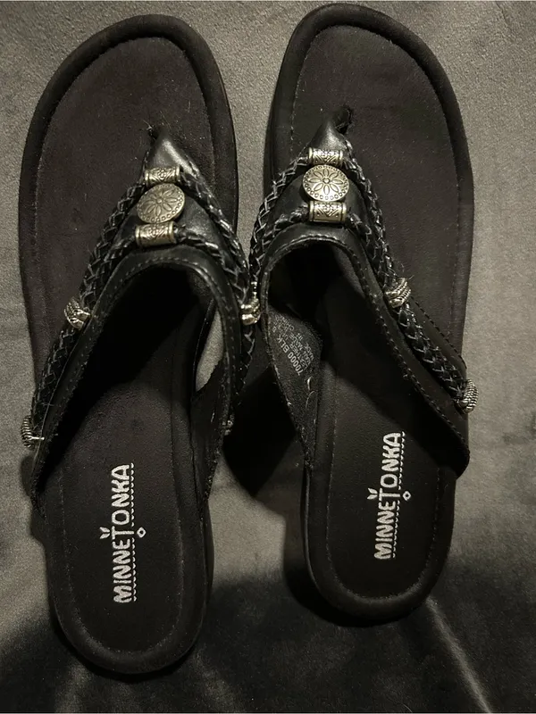 Minnetonka Women's Silverthorne 360 Thong Sandals - Image 2
