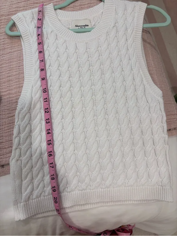 Abercrombie & Fitch White Cable Knit Sleeveless Sweater Vest size Medium - Image 9
