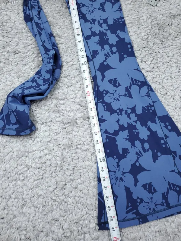 Offline Aerie Real Me Floral High Rise Crossover Super Flare Legging Medium Blue - Image 4