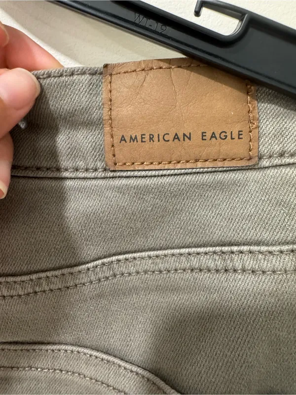 American Eagle Mom Jeans - Gray High-Rise Denim 4L - Image 4
