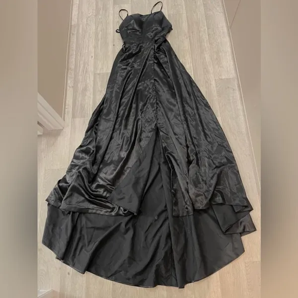 Size 0 black formal prom dress slit train - Image 2
