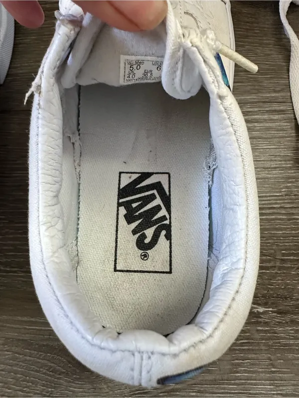 Vans White Low-Top Sneakers with Blue Accent - Image 3