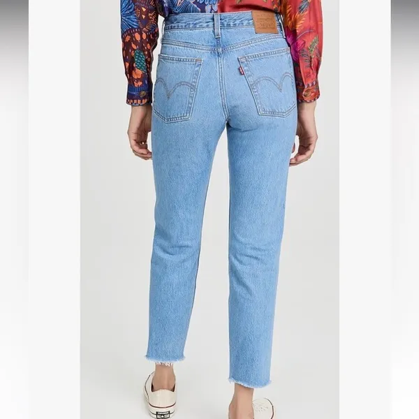NWT Levi's Premium Wedgie Icon Fit Jeans in Medium‎ Blue Size 25 - Image 3