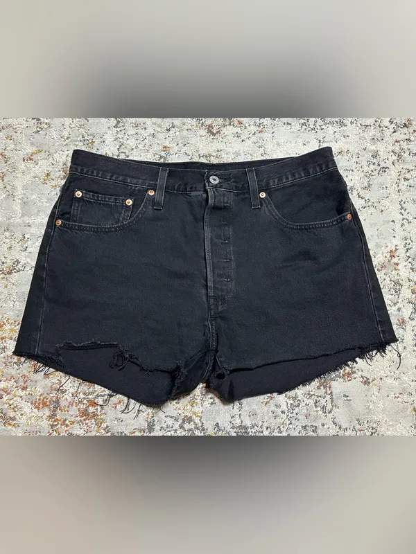LEVI’S 501 Jean shorts size 32 black - Image 4