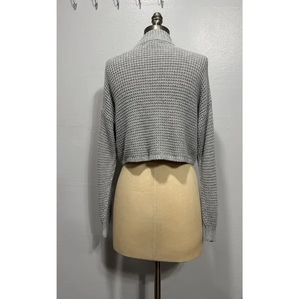 Hollister Cropped Sweater Womens XS Gray High Neck Long Sleeve Knit Pullover - Image 2