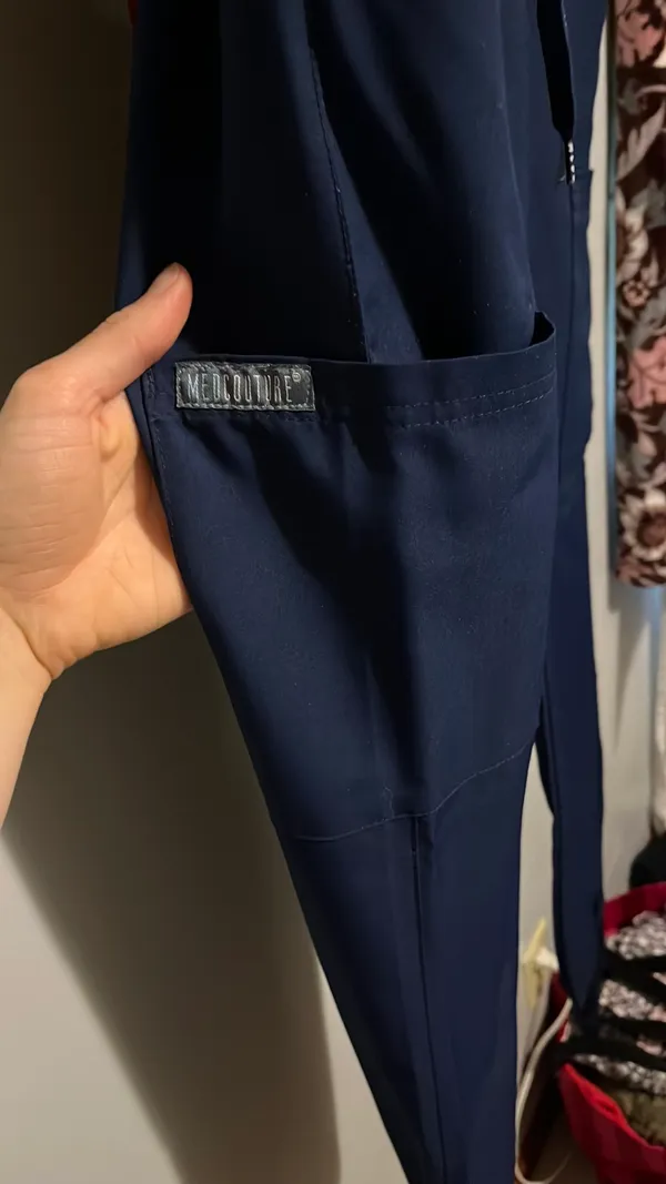 Med couture Scrubs - Image 9