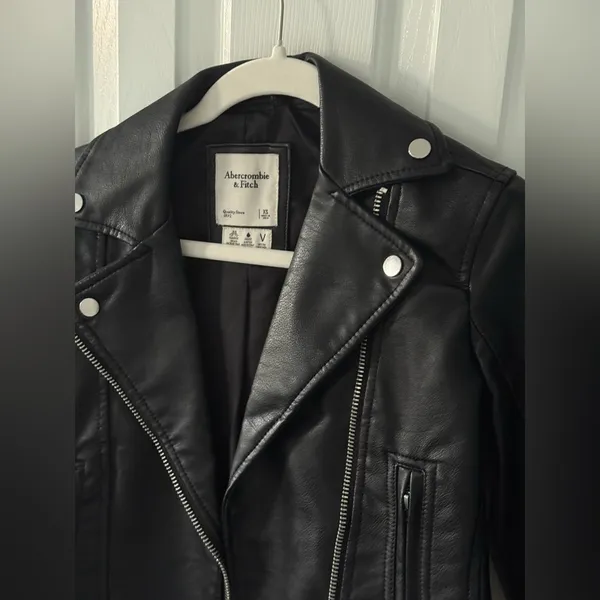 Abercrombie & Fitch Classic Black Leather Jacket - Image 2